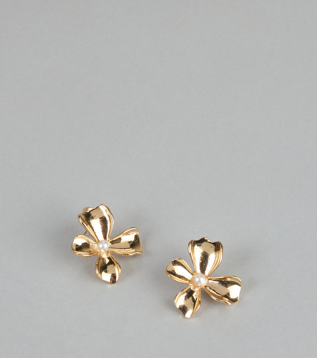 Windsor Bloom Bold Pearl Flower Stud Earrings