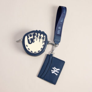 Windsor City Chic NY Yankees Wristlet Wallet
