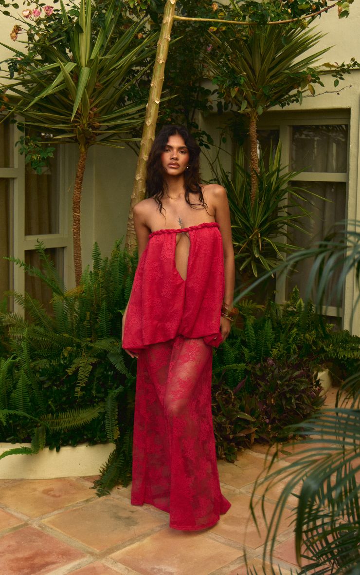 PrettyLittleThing Fuchsia Bandeau Lace Extreme Puffball Maxi Dress