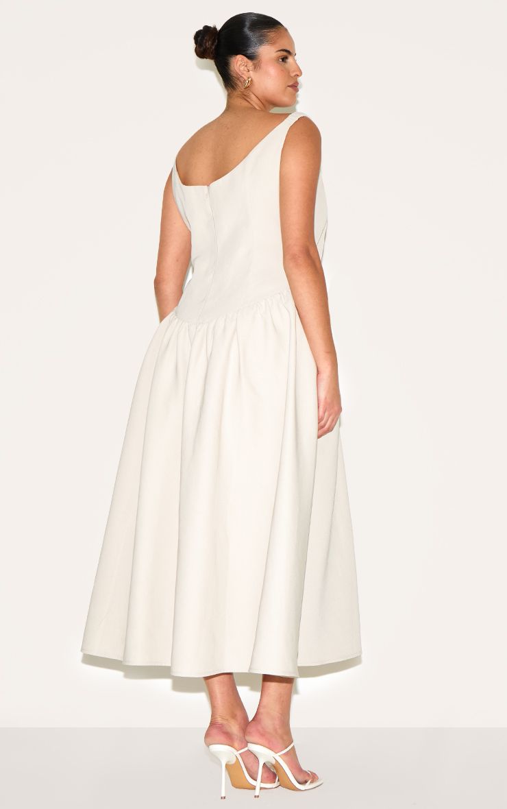 PrettyLittleThing Plus Cream Woven Dipped Bardot Ruched Midaxi Dress - Image 2