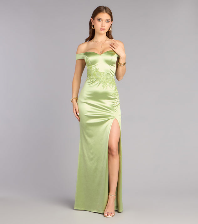 Windsor Stevie Off-The-Shoulder Formal Dress