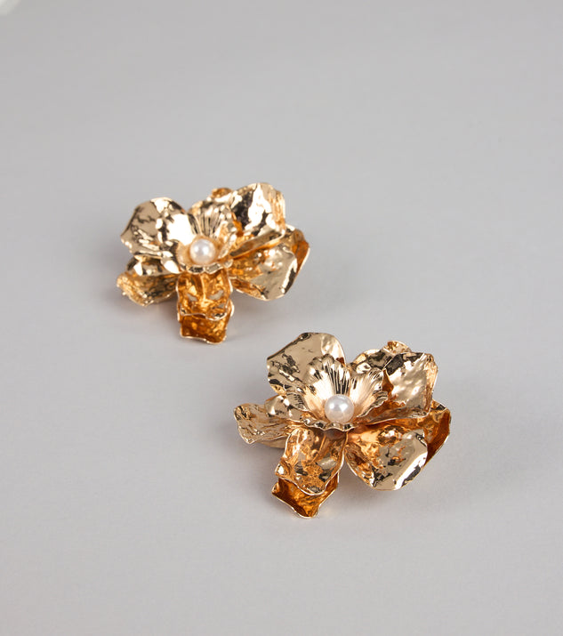 Windsor Floral Impact Pearl Earrings - Image 3